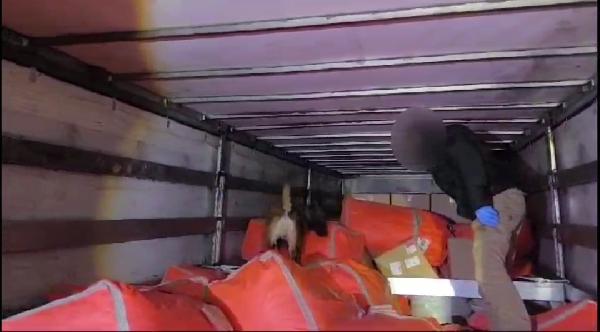 Bayram AYHAN/BATMAN, (DHA)- BATMAN’da durdurulan TIR’da yapılan aramada 171 kilo