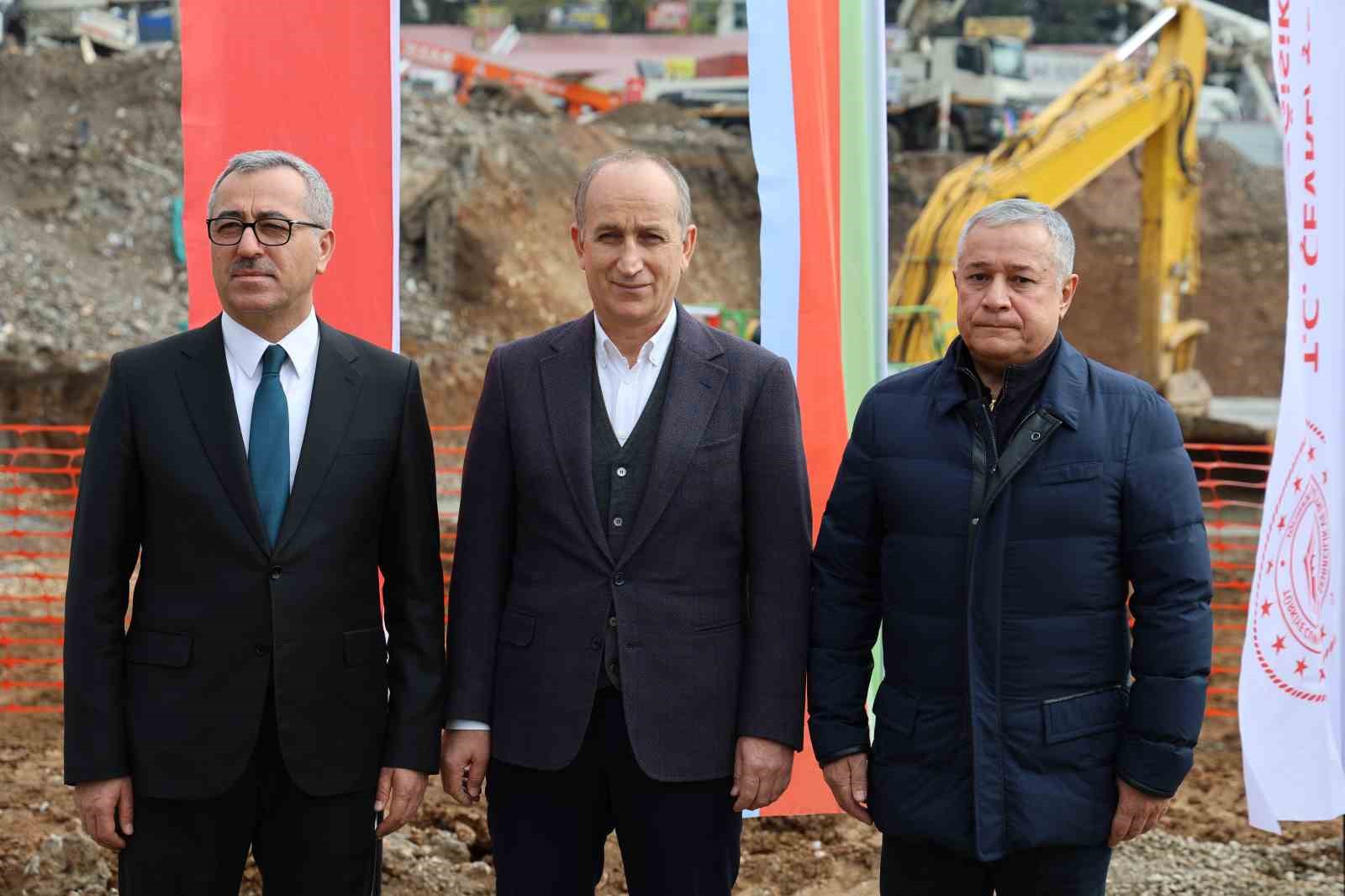 TOKİ Başkanı ve Azeri yetkili ’Azerbaycan Mahallesi’ inşaat alanında incelemede bulundu