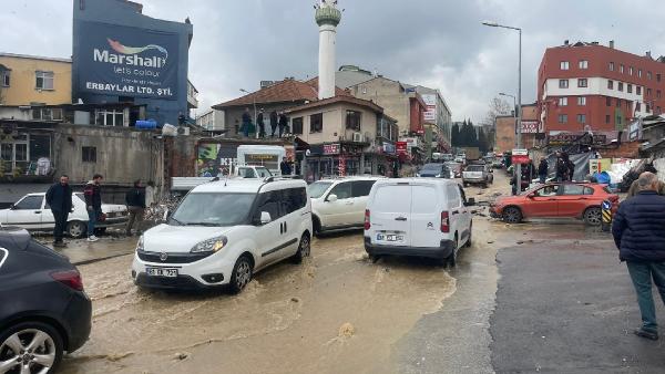 Selçuk BAŞAR/TRABZON, (DHA)- TRABZON’da içme suyu isale hattında boru patladı;