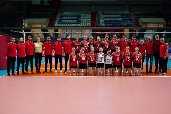 İSTANBUL, (DHA)- SALON: TVF Burhan Felek Vestel Voleybol HAKEMLER: Magdalena