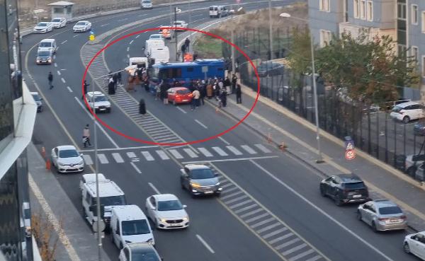 Gıyasettin TETİK/DİYARBAKIR, (DHA)- DİYARBAKIR’da çeşitli suçlardan tutuklanan şüphelilerin yakınlarının, adliye çıkışında