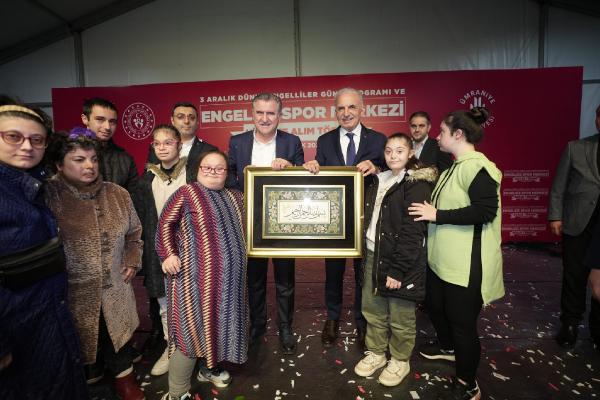 Ümraniye'deki Engelsiz Spor Merkezi'nin açılışı Bakan Bak tarafından yapıldı