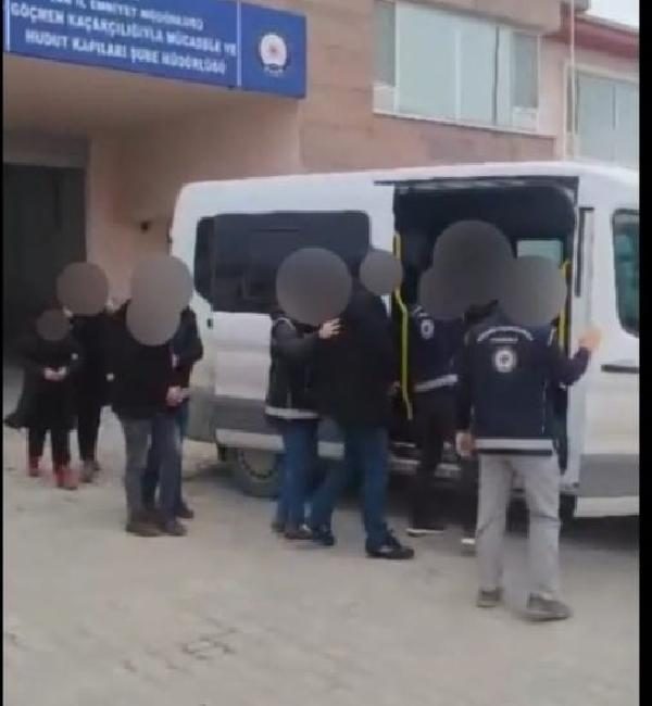 Behçet DALMAZ/VAN,(DHA)-VAN’da polisin göçmen kaçakçılarına yönelik düzenlediği operasyonda organizatör oldukları