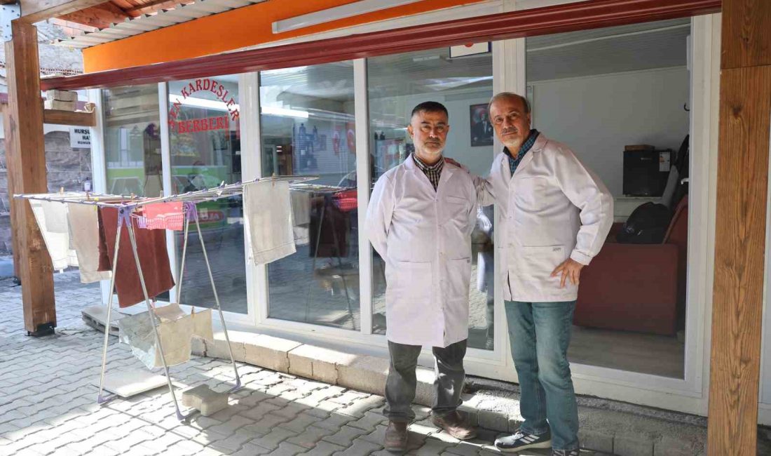 HATAY’IN İSKENDERUN İLÇESİNDE YAŞAYAN 30 YILLIK ARKADAŞ OLAN BERBERLER, YAŞADIKLARI