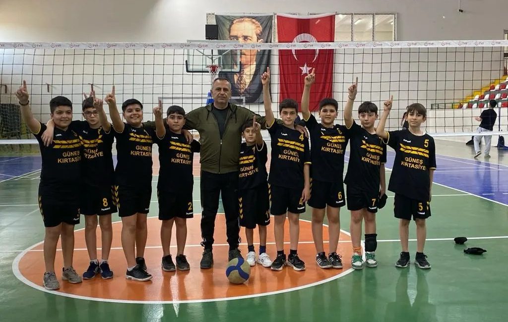 Düziçi Şehit Osman Cantürk Göl Ortaokulu, okullar arası voleybol turnuvalarında