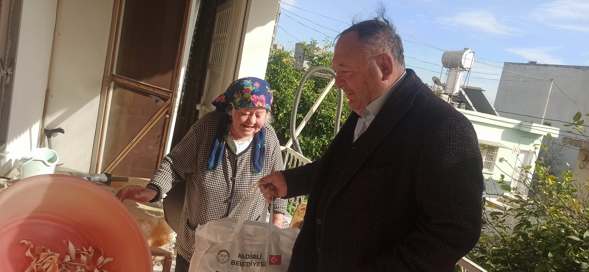 BAŞKAN TARHAN "YAŞLI VE HASTALARIMIZIN YANLARINDAYIZ