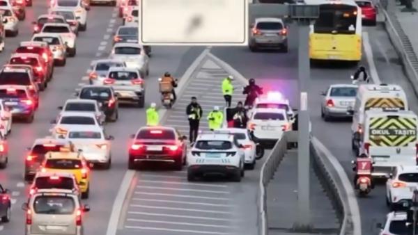 ANKARA, (DHA)- İÇİŞLERİ Bakanı Ali Yerlikaya, yetkisiz ‘çakar lamba’ kullanımına