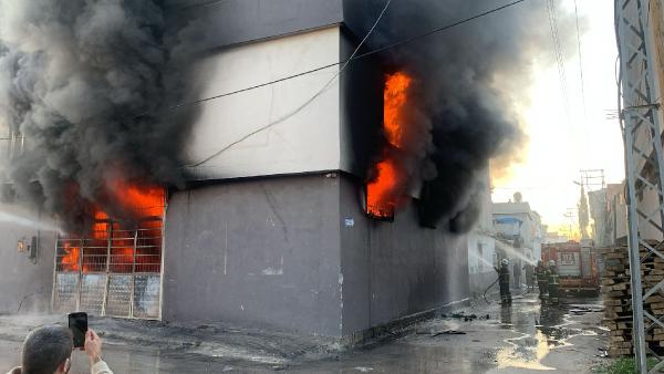 Adana'da sünger fabrikasında yangın