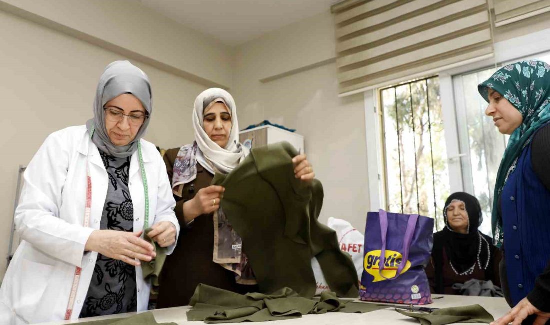 MERSİN'İN MERKEZ İLÇE AKDENİZ BELEDİYESİ KÜLTÜR VE SANAT EVLERİ, BİNLERCE