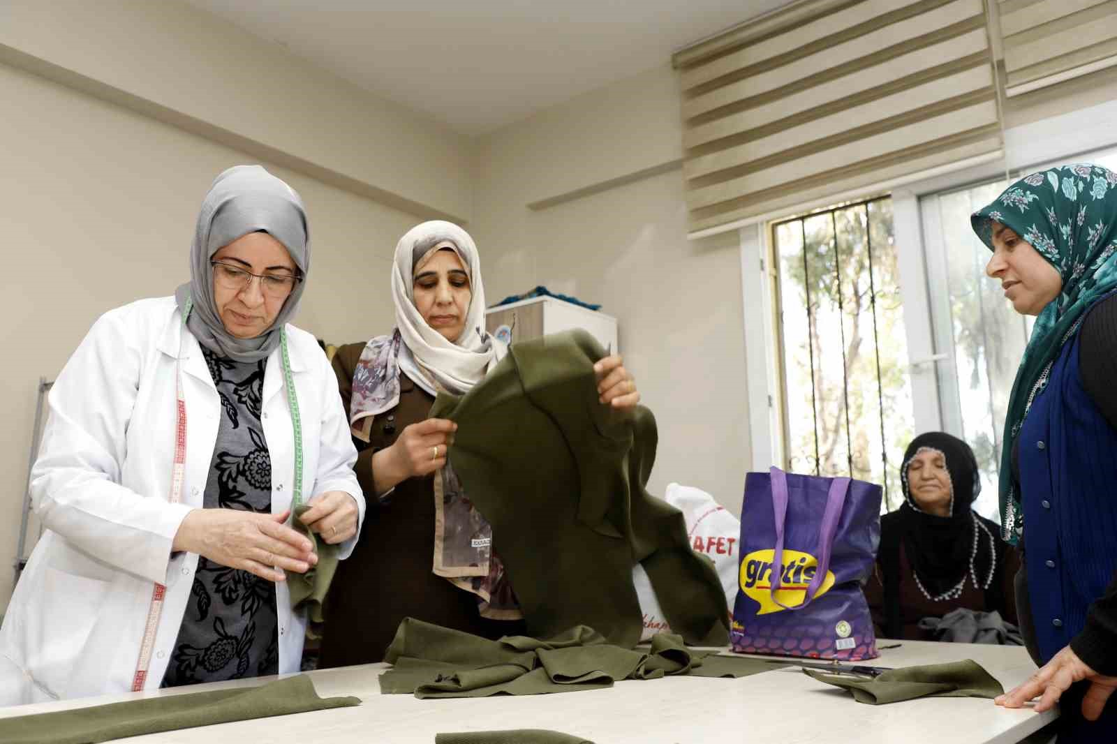 akdenizli kadinlar kultur ve sanat evlerinde hayata baglaniyor 0a95947