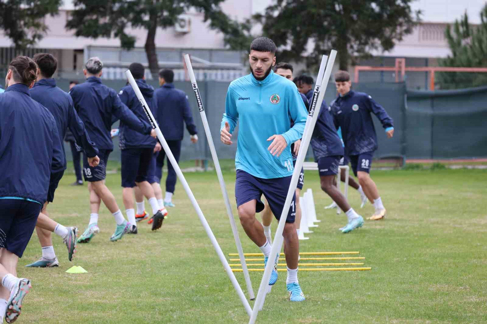 Alanyaspor’da Kasımpaşa maçı hazırlıkları başladı Alanyaspor’da Kasımpaşa maçı hazırlıkları başladı