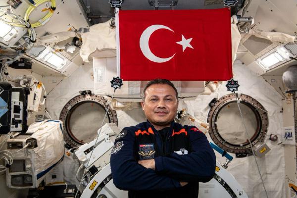 Samet ÖKSÜZ/ ANKARA, (DHA)- TÜRKİYE’nin ilk astronotu Alper Gezeravcı, Uluslararası