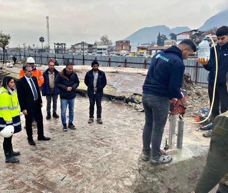 DEPREMDE YIKILAN HATAY’DAKİ TARİHİ MECLİS BİNASINDA RESTORASYON ÇALIŞMALARI SÜRÜYOR. ANTAKYA