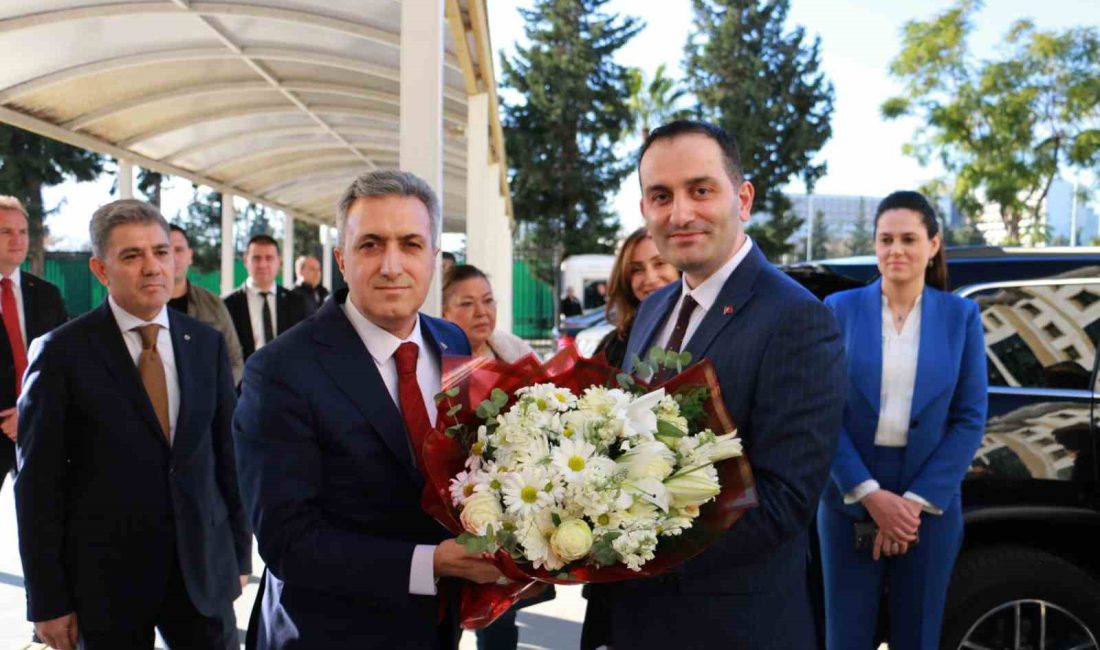 ANTALYA CUMHURİYET BAŞSAVCILIĞINA ATANAN YAKUP ALİ KAHVECİ,(SAĞDA) DÜZENLENEN DEVİR TESLİM