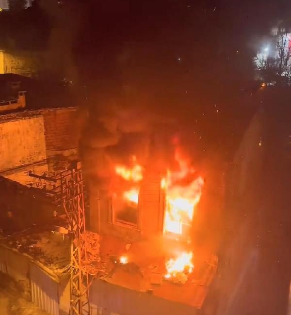 Adem AKALAN/ANTALYA, (DHA)- ANTALYA’da 250 yıllık tarihi metruk konak yangında