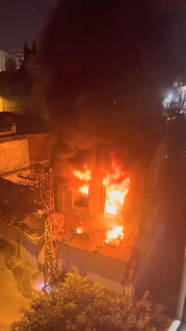 antalyada 250 yillik tarihi metruk konak alevlere teslim oldu 8ffa703