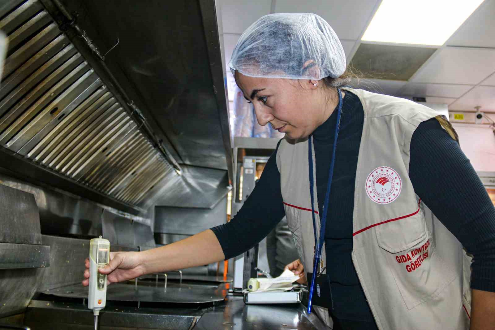 antalyada 295 gida kontrol gorevlisi kizartma yagi denetimi icin sahada ce565c8