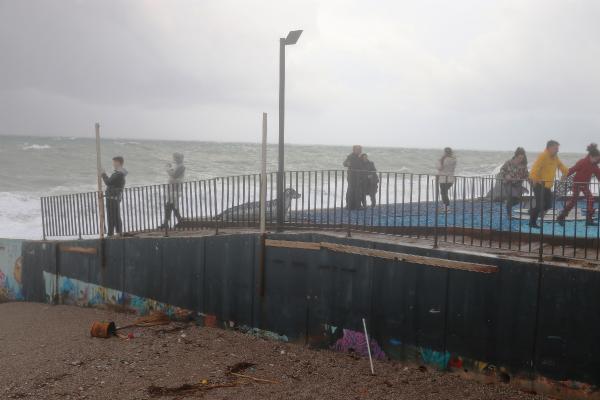 DEV DALGALARLA FOTOĞRAF ÇEKTİLER Meteoroloji 4. Bölge Müdürlüğü’nün fırtına ve