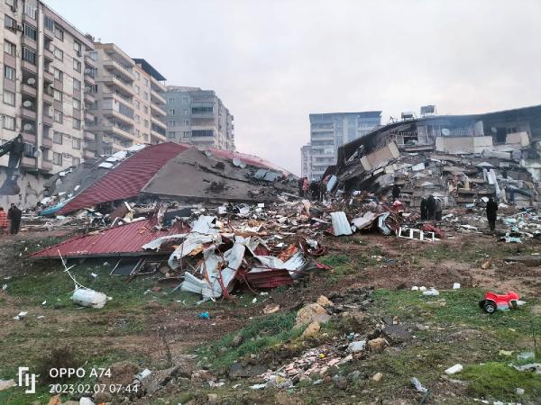 Asrın depreminde 52 kişinin hayatını kaybettiği ‘Kaçak katlı’ Reyyan Apartmanı’ davası başladı