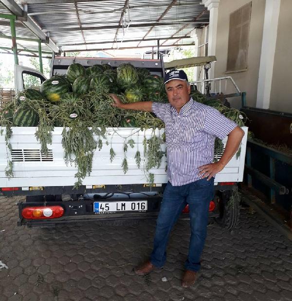 Emre SAÇLI/SALİHLİ (Manisa), (DHA)- MANİSA’nın Salihli ilçesinde, yol kenarında park