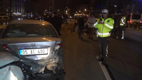 İhsan DÖRTKARDEŞ/İSTANBUL, (DHA)- AVCILAR, D-100 Karayolu’nda üç otomobilin birbirine çarpması