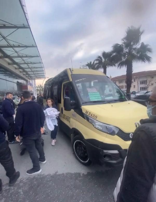 Bahçelievler'de minibüste doğum;  minibüse 'Ebe Hakan' yazıldı