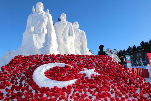 Sarıkamış’ta ‘Karı yorgan edenler’ heykeli açıldı Turgay İPEK – Volkan