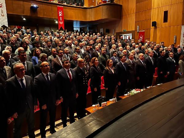 Bakan Tunç, Bartın Belediye Başkanı Fırıncıoğlu'nun eşinin cenazesine katıldı (2) 1 bakan tunc bartin belediye baskani firincioglunun esinin cenazesine katildi 2 49a23f6