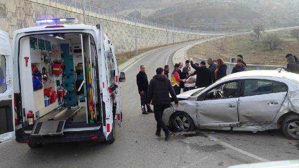 batmanda iki otomobil carpisti 4 yarali 30b6420