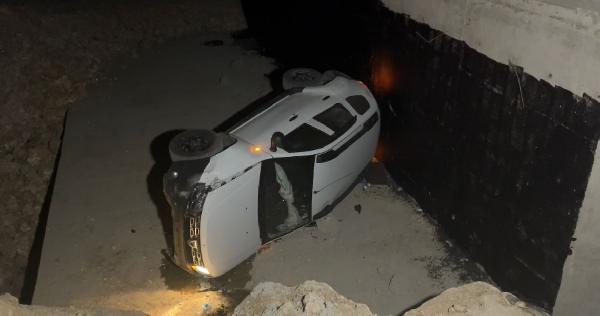 Yiğithan HÜYÜK/BURSA, (DHA)- BURSA’da sürücüsünün kontrolünden çıkan cip, 4 metre