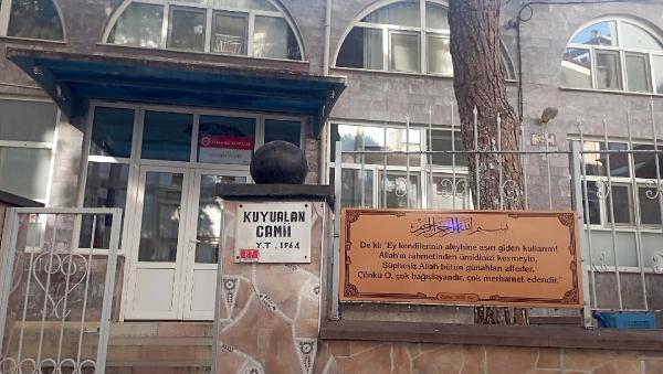 Ersan ERDOĞAN/MANİSA, (DHA)-MANİSA’nın Yunusemre ilçesinde Vahit Arslan (53), cami tuvaletinde