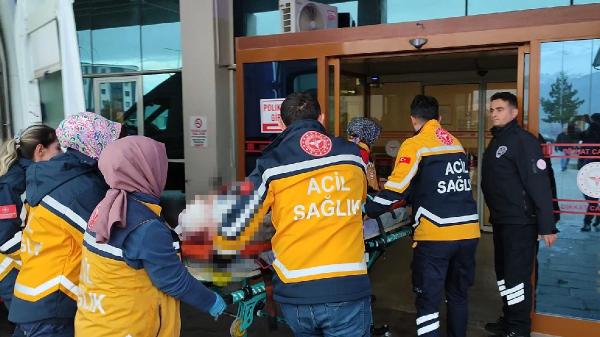 catidan park halindeki otomobilin uzerine dusup agir yaralandi b069659