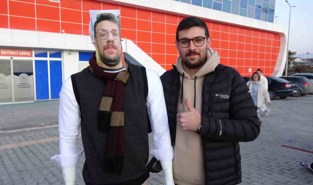 BURDUR’DA BASKETBOL ANTRENÖRÜ MEVLÜT GEZER, MAÇA ÇIKMAMA CEZASI ALINCA OYUNCULARINA