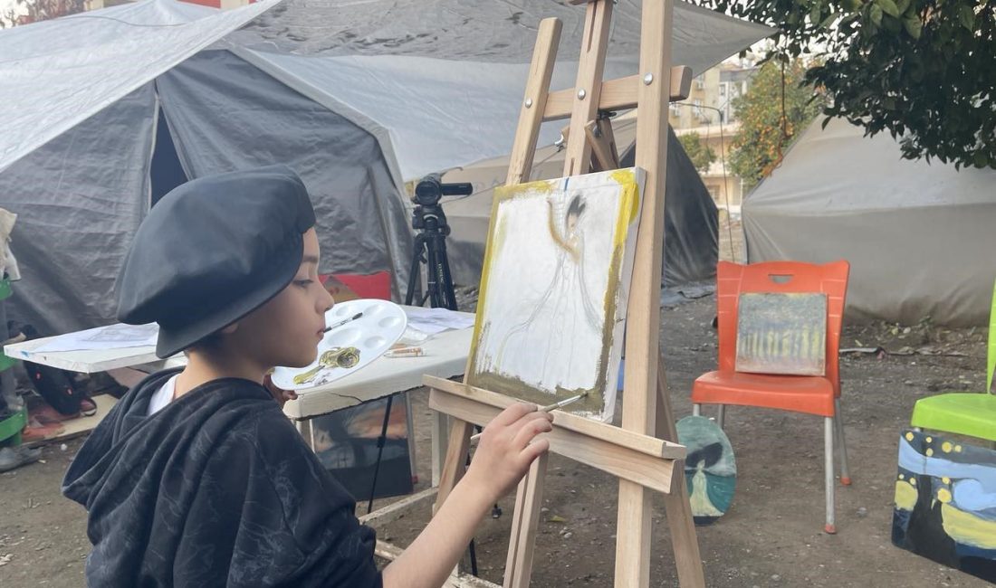 DEPREM EVİNİ YIKSA DA HAYALLERİNİ YIKAMADI, 10 YAŞINDAKİ RESSAM ESERLERİNİ