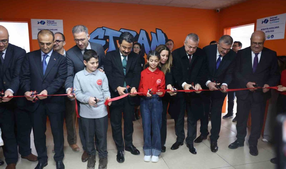 HATAY’IN İSKENDERUN İLÇESİNDE BİR OKULDA, ‘ROBOTİK KODLAMA’ EĞİTİMİNE YÖNELİK AÇILAN