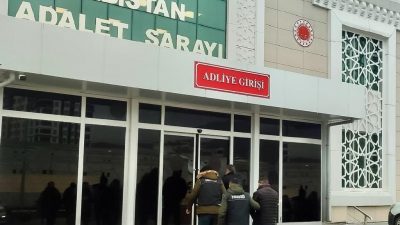 Kahramanmaraş’ta polis ekipleri tarafından yapılan operasyonda uyuşturucudan 3 kişi yakalandı.