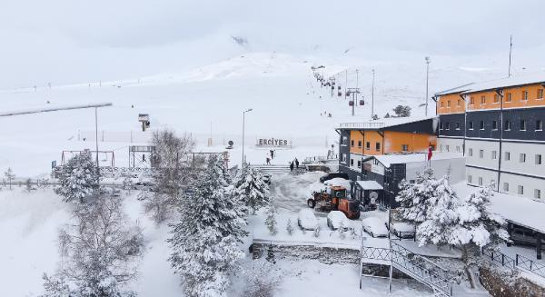 Erciyes'te kar kalınlığı 110 santimetreye ulaştı