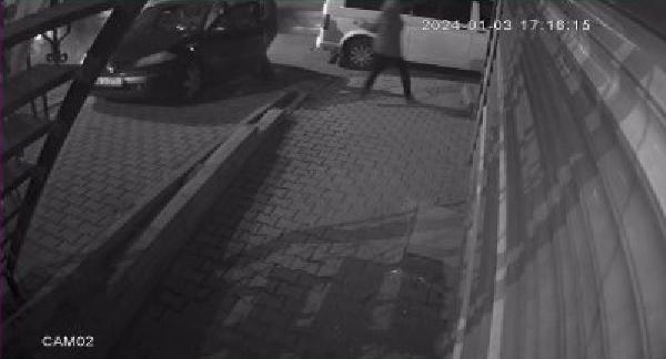 Vehbi DEMİR-Özcan KILIÇ-Veysel TİMDU/İSTANBUL, (DHA)-ESENYURT’ta kahvehaneden çıkan bir kişi otomobiline
