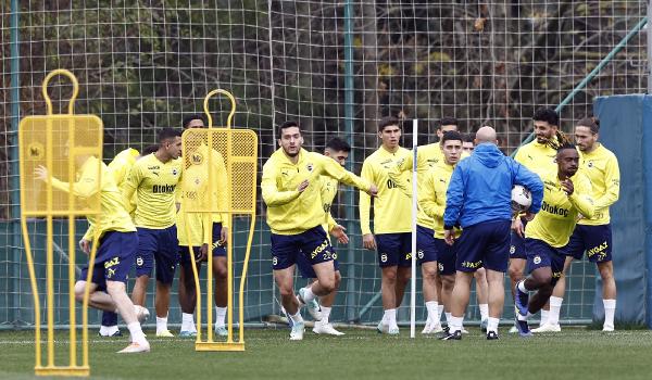 Fenerbahçe'de İstanbulspor maçı öncesinde kadro sıkıntısı