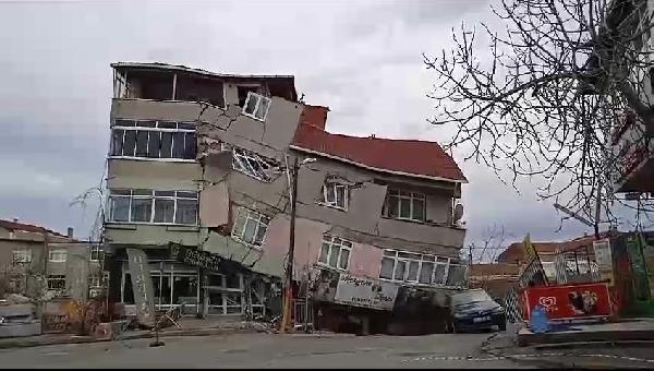 İLGİNİZİ ÇEKEBİLİR: Gönül Bahçesi'nden 6 bin öğrenciye kışlık yardımı Vali