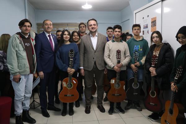 Gençlik ve Spor Bakan Yardımcısı Eminoğlu Van'da gençlerle bir araya geldi Gençlik ve Spor Bakan Yardımcısı Eminoğlu Van'da gençlerle bir araya geldi