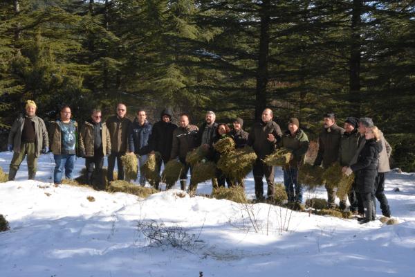 karla kapli spildeki yaban hayvanlari icin dogaya yem birakildi 9ffa546