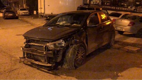Muharrem ÇAM-Kasım AKTAĞ/İSTANBUL, (DHA)-KARTAL’da kaza yapan otomobillerden birinin gaz pedalı