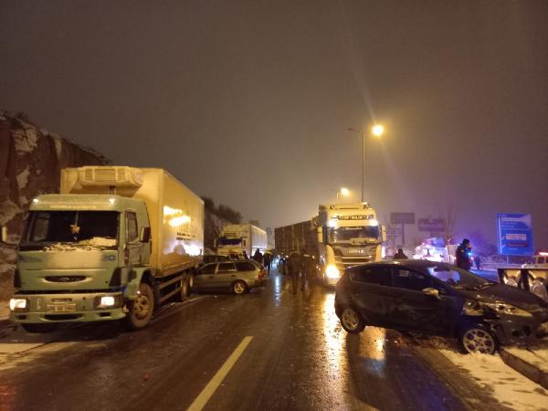 kayseride 8 aracin karistigi zincirleme kazada 5 kisi yaralandi 3626b87