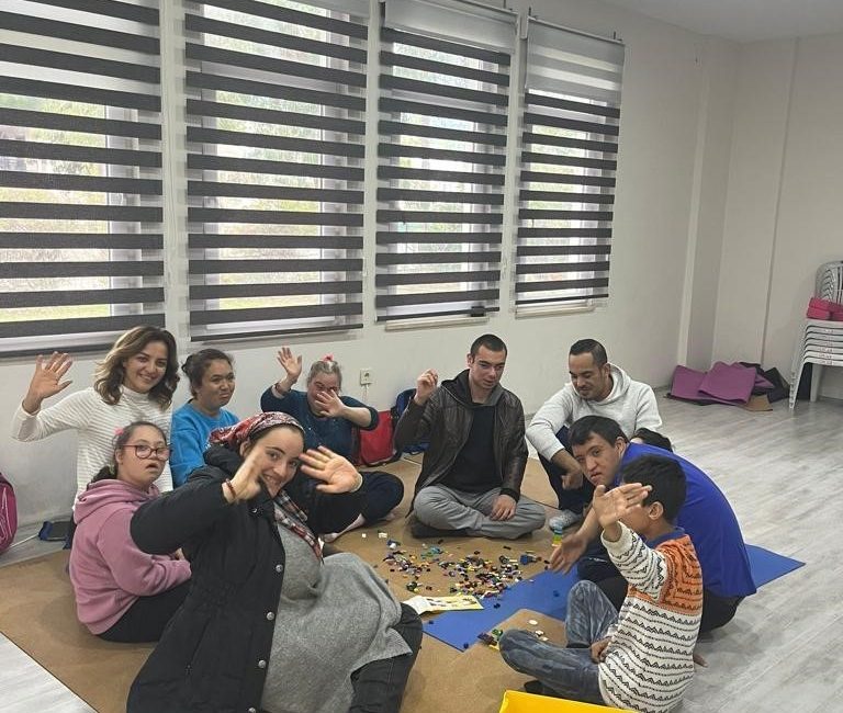 KEMER BELEDİYESİ SAĞLIK İŞLERİ MÜDÜRLÜĞÜ, KEMER’DE YAŞAYAN ENGELLİ BİREYLERİN GELİŞİMLERİ