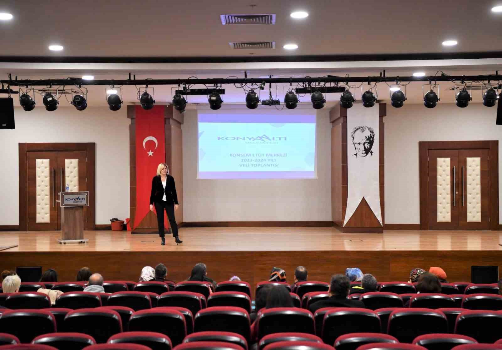 konsem egitmenleri ailelerle bulustu 81a36bc