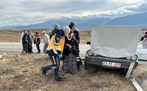 Oğuzhan KILIÇ/ KÜTAHYA, (DHA)- KÜTAHYA’da, 2 otomobilin çarpıştığı kazada 1’i