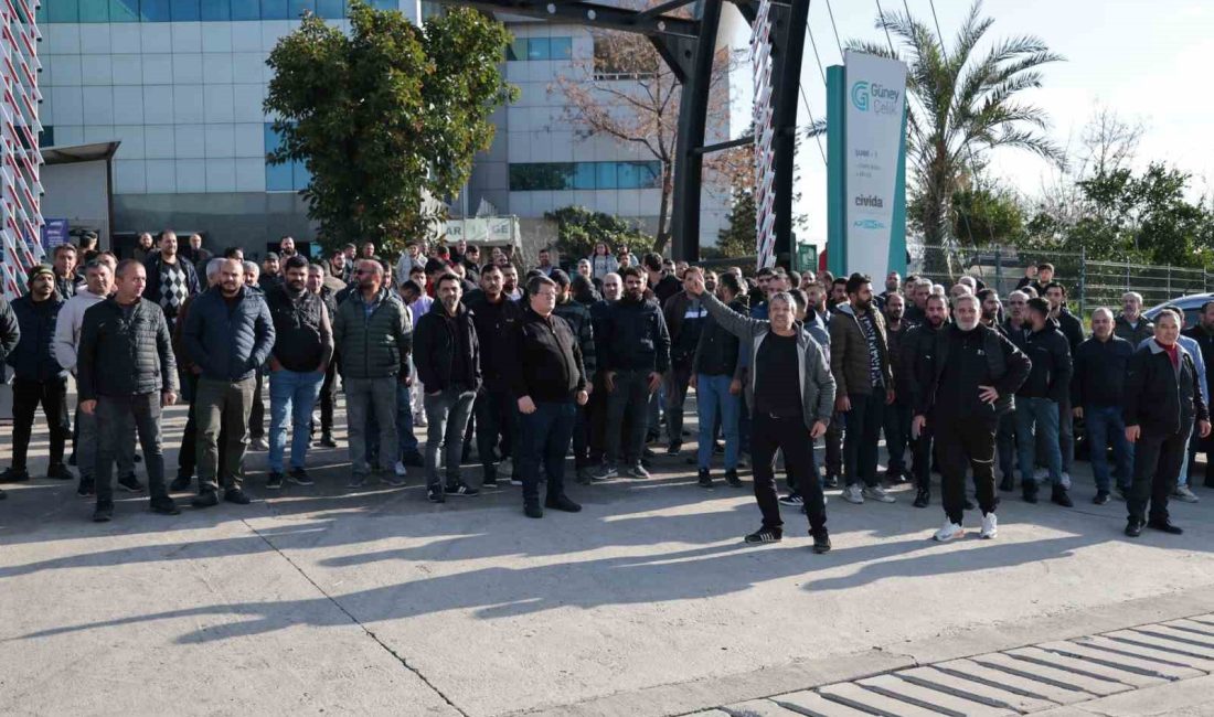 ADANA’DA 2 AYDIR MAAŞLARINI ALAMAYAN YAKLAŞIK 300 FABRİKA İŞÇİSİ EYLEM
