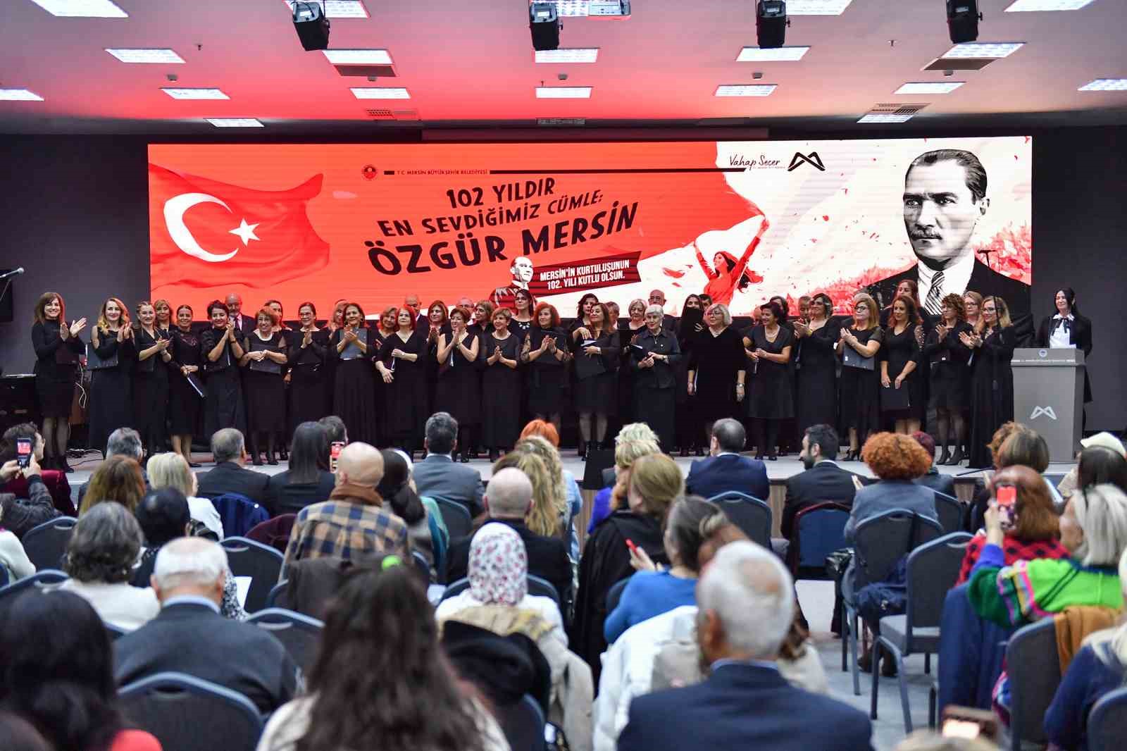 Mersin’de kurtuluş coşkusu sokaklardan salonlara taşındı