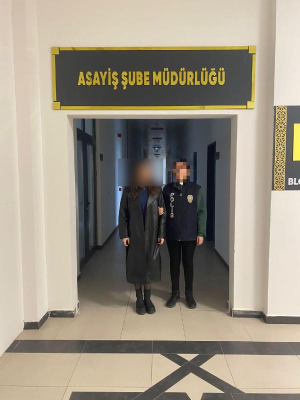 Müstehcen yayın yapan kadın serbest